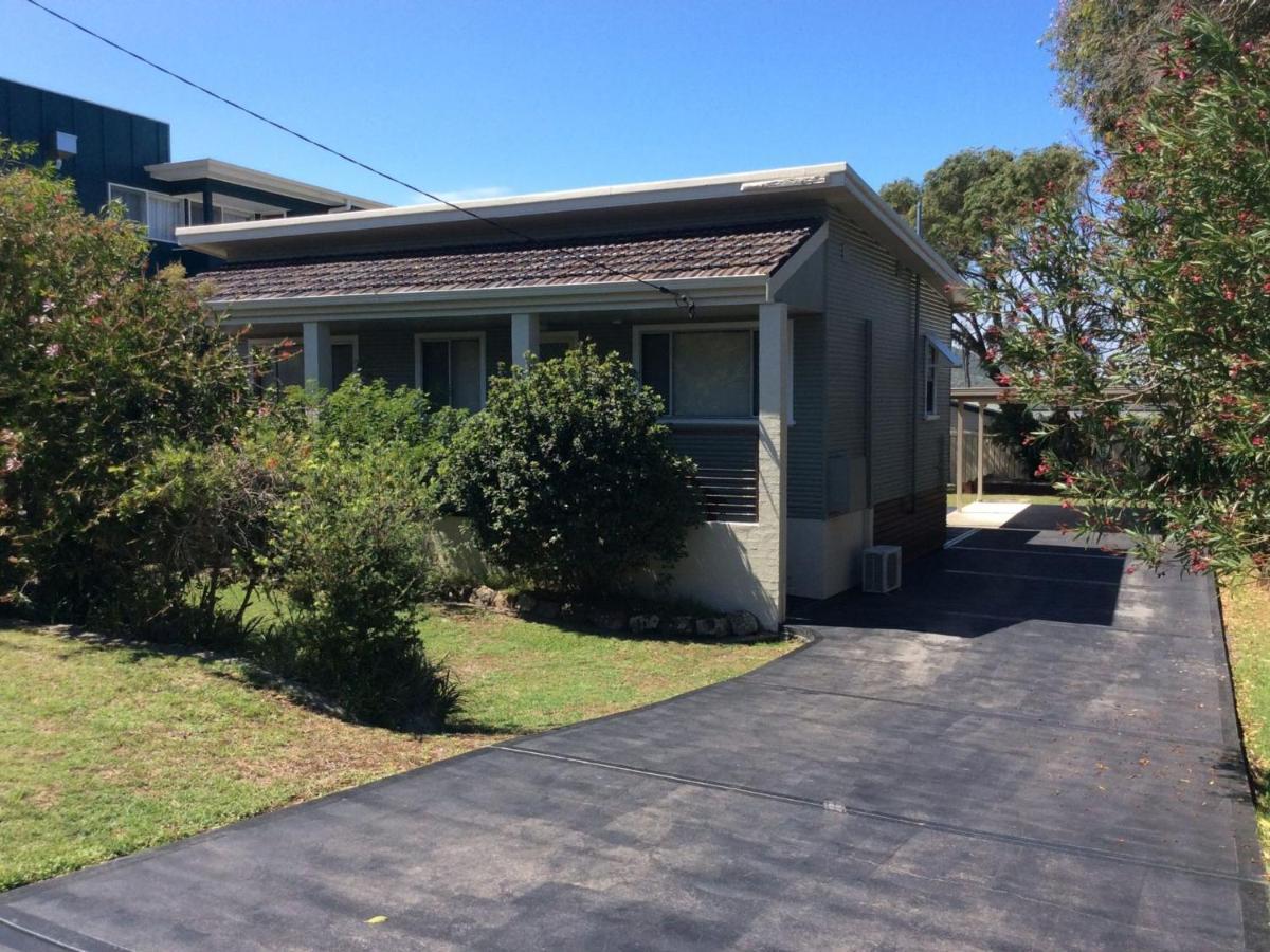 Fingal Beach Shack Fingal Bay Exterior photo